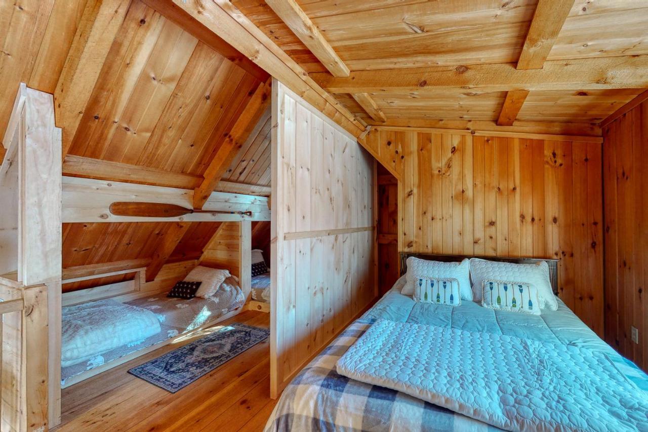 Отель Camp Foxtrot Гринвилл Экстерьер фото